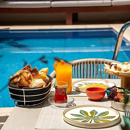 Отель The Comelly Alacati 3*