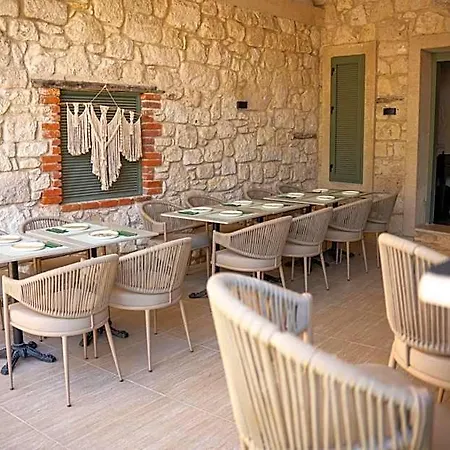 The Comelly Alacati Otel